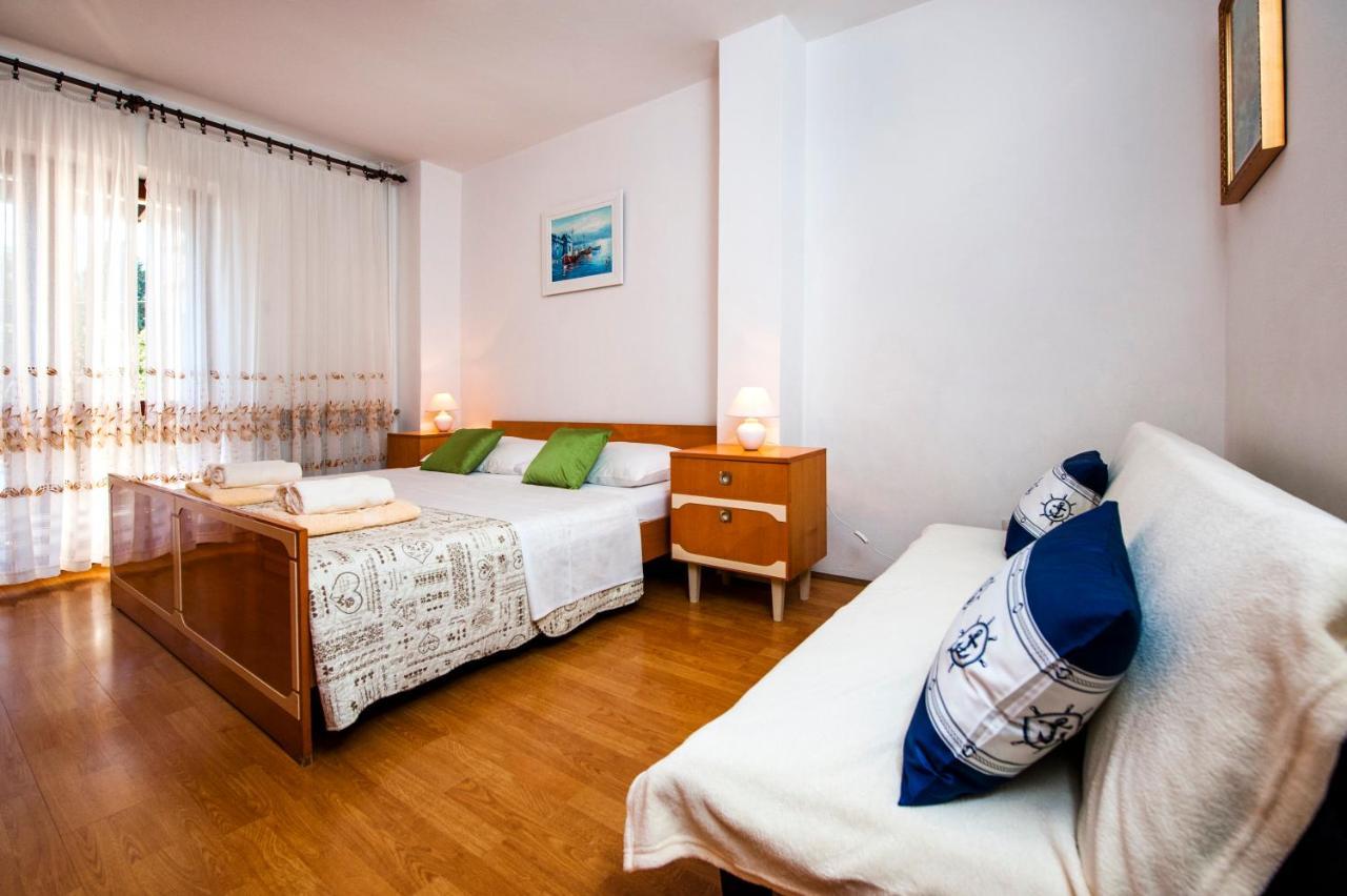 Apartments Valdibora Rovigno Esterno foto